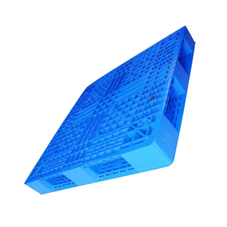 PLASTIC/WOODEN PALLET